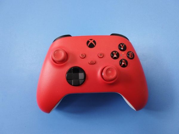 Купить Microsoft Xbox Wireless Controller (1914) в Усть-Илимск за 2350 руб.