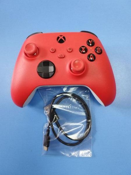 Купить Microsoft Xbox Wireless Controller (1914) в Усть-Илимск за 2350 руб.