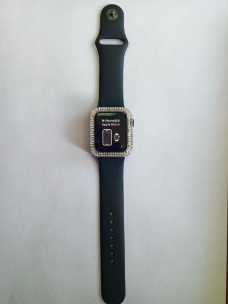 Купить Apple Watch SE 2 40mm (A2722) с СЗУ в Усть-Илимск за 7600 руб.