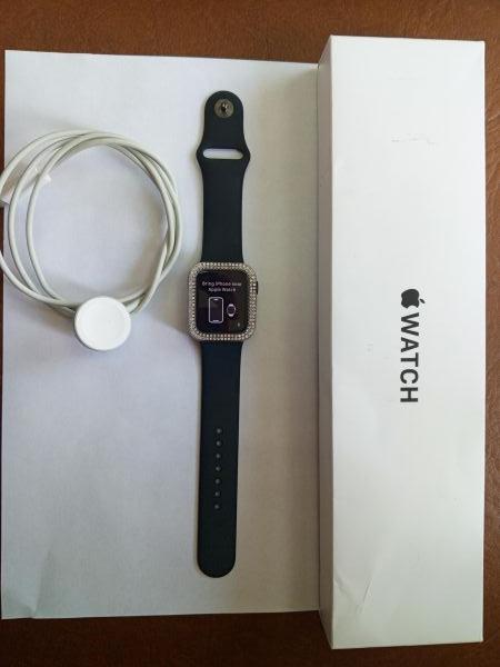 Купить Apple Watch SE 2 40mm (A2722) с СЗУ в Усть-Илимск за 7600 руб.