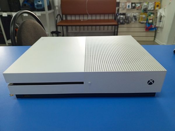 игровая приставка Microsoft Xbox One S 1000GB (1681, с дисководом) в Усть-Илимск