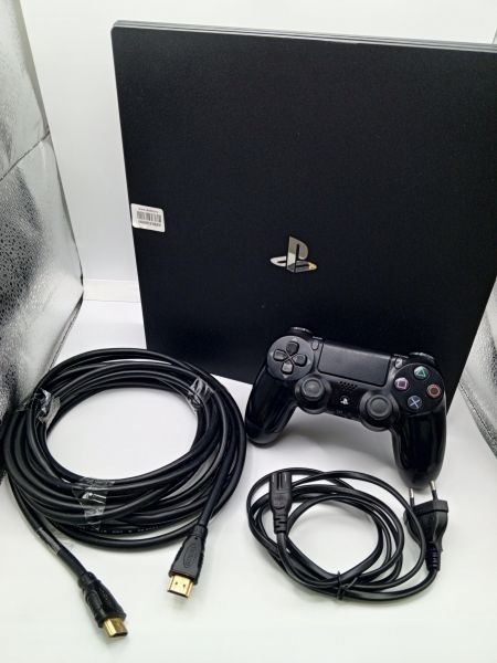 Купить Sony PlayStation 4 Pro 1TB (CUH-7208B) в Усть-Илимск за 17500 руб.