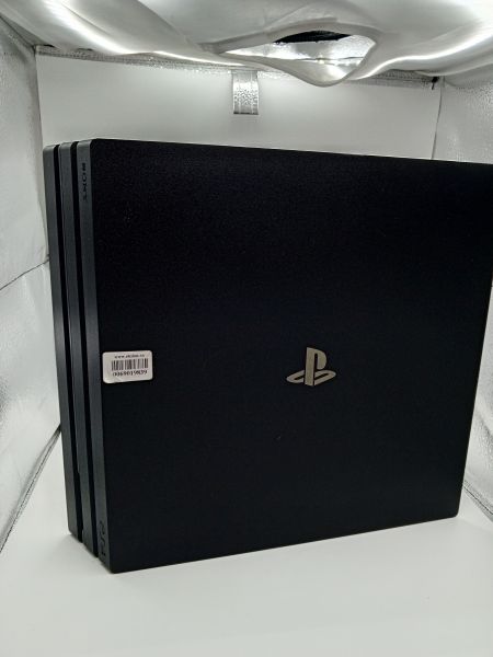 Купить Sony PlayStation 4 Pro 1TB (CUH-7208B) в Усть-Илимск за 17500 руб.