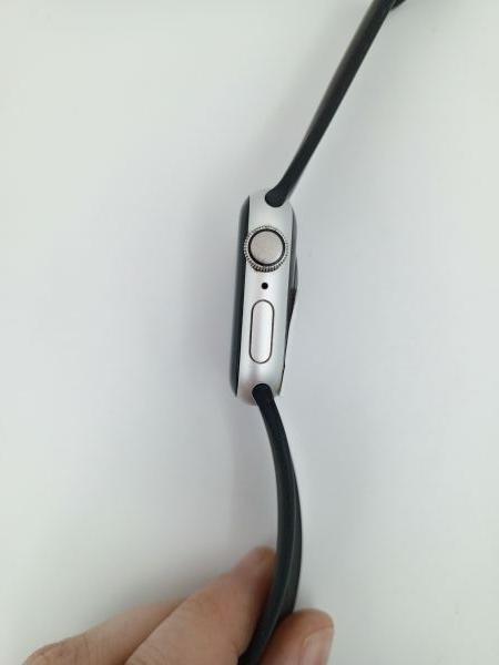 Купить Apple Watch Series 4 40mm (A1977) с СЗУ в Усть-Илимск за 4200 руб.