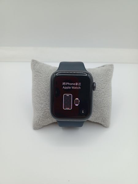 Купить Apple Watch SE 44mm (A2352) с СЗУ в Усть-Илимск за 6500 руб.