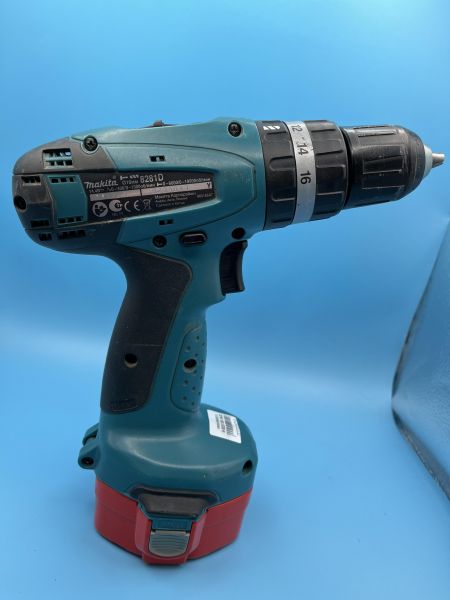 Купить Makita 8281D с СЗУ в Усть-Илимск за 1849 руб.