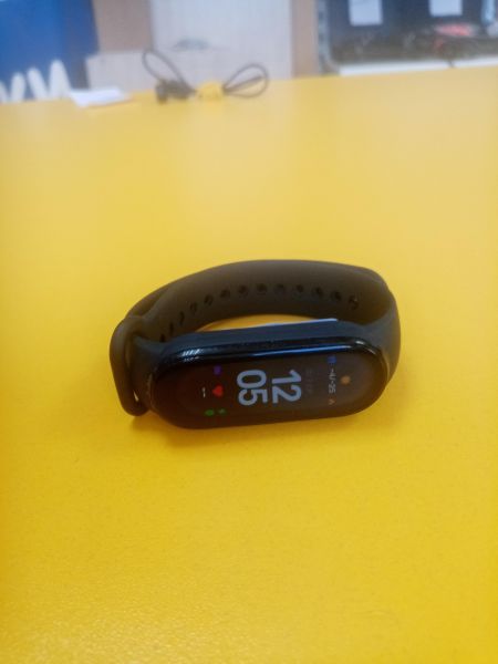 Купить Xiaomi Mi Smart Band 6 (XMSH15HM) с СЗУ в Усолье-Сибирское за 199 руб.