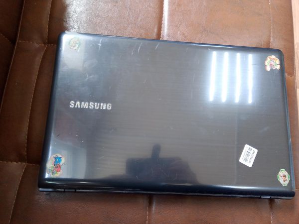 Купить Samsung NP355V5C-S0CRU (HD 7660G + HD 7600M) в Усолье-Сибирское за 6049 руб.