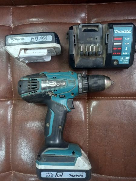 Купить Makita DF457D/WE с СЗУ в Усолье-Сибирское за 4899 руб.