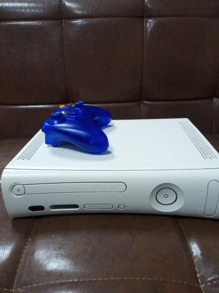 Купить Microsoft Xbox 360 Console в Усолье-Сибирское за 5200 руб.