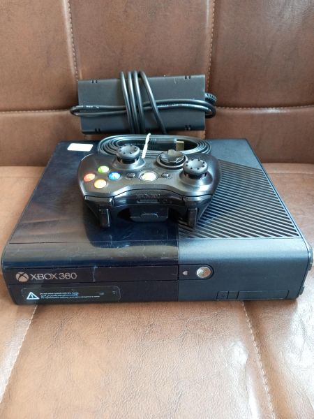 Купить Microsoft Xbox 360 E 500GB (1538) в Усолье-Сибирское за 5550 руб.