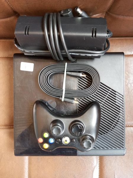 Купить Microsoft Xbox 360 E 500GB (1538) в Усолье-Сибирское за 5550 руб.