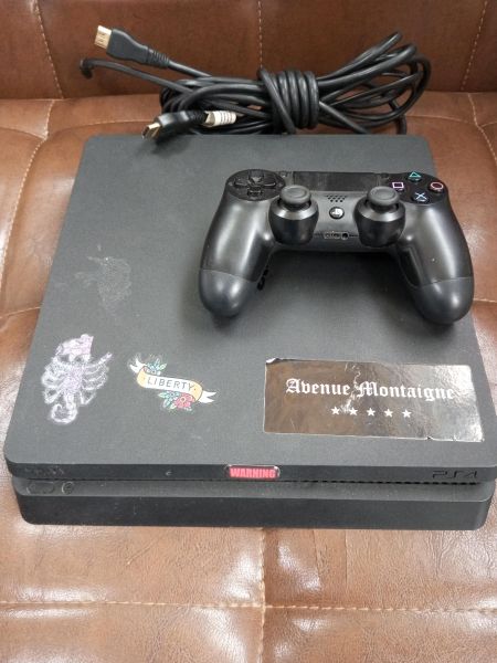 Купить Sony PlayStation 4 Slim 500GB (CUH-2008A) в Усолье-Сибирское за 15700 руб.