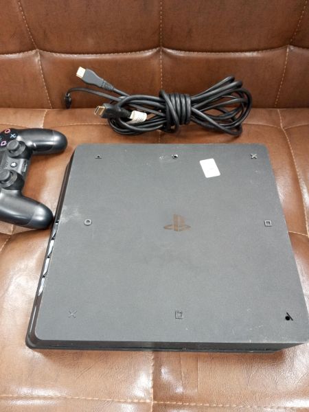 Купить Sony PlayStation 4 Slim 500GB (CUH-2008A) в Усолье-Сибирское за 15700 руб.
