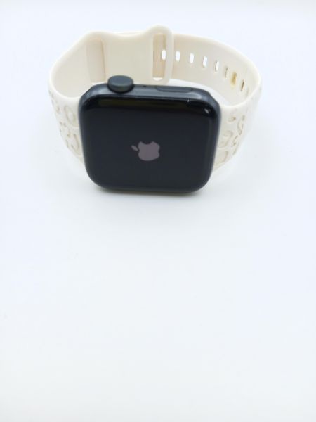 Купить Apple Watch SE 44mm (A2352) с СЗУ в Усолье-Сибирское за 6100 руб.