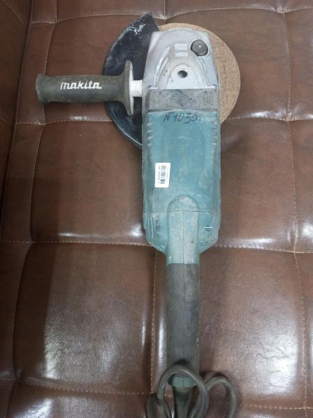 шлифмашина угловая сетевая Реплика Makita GA9020 в Усолье-Сибирское
