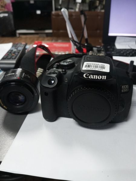 Купить Canon EOS 650D kit (DS126371) с СЗУ в Усолье-Сибирское за 16200 руб.
