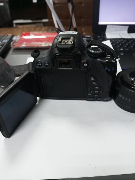 Купить Canon EOS 650D kit (DS126371) с СЗУ в Усолье-Сибирское за 16200 руб.