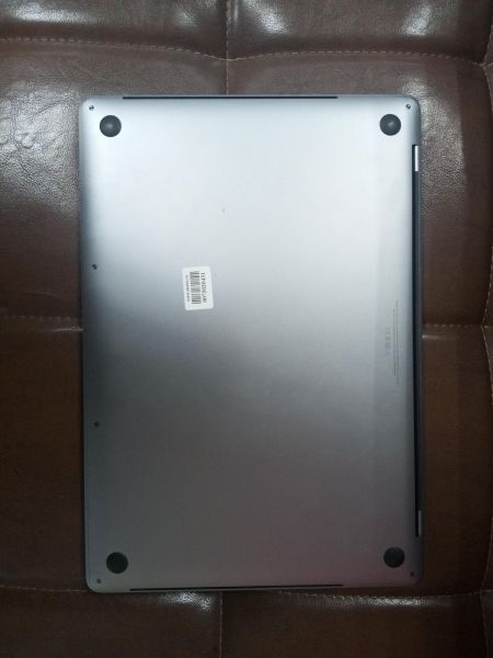 Купить Apple MacBook Pro 15 2019 (A1990) (i9, 16/512GB) в Усолье-Сибирское за 43800 руб.