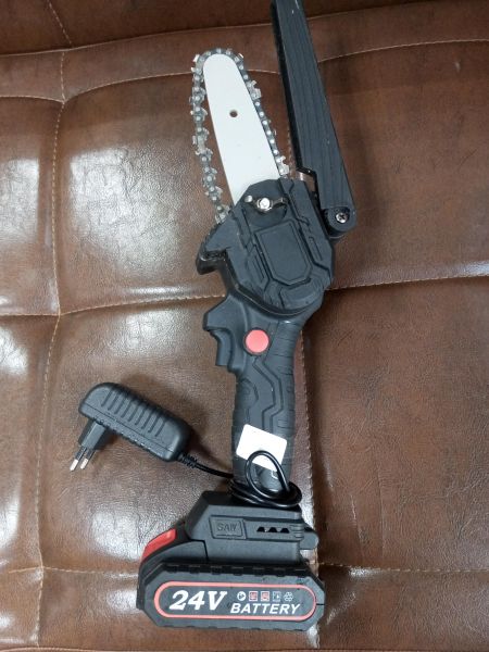 Купить Китайская или без модели цепная аккумуляторная пила с СЗУ в Усолье-Сибирское за 800 руб.