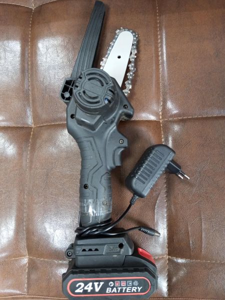 Купить Китайская или без модели цепная аккумуляторная пила с СЗУ в Усолье-Сибирское за 800 руб.