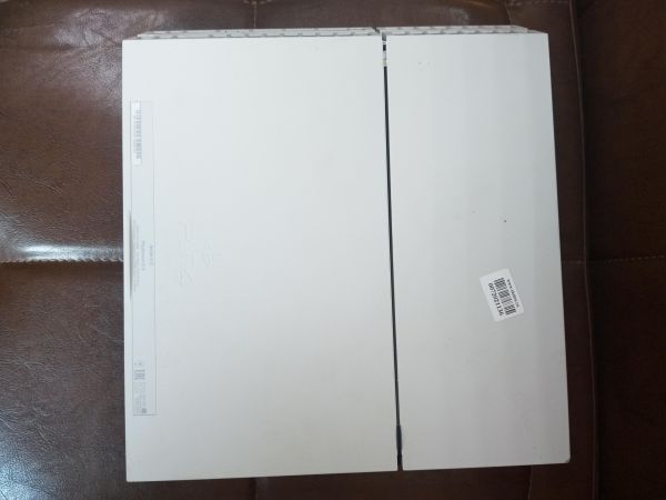 Купить Sony PlayStation 4 500GB (CUH-1208A) в Усолье-Сибирское за 14900 руб.