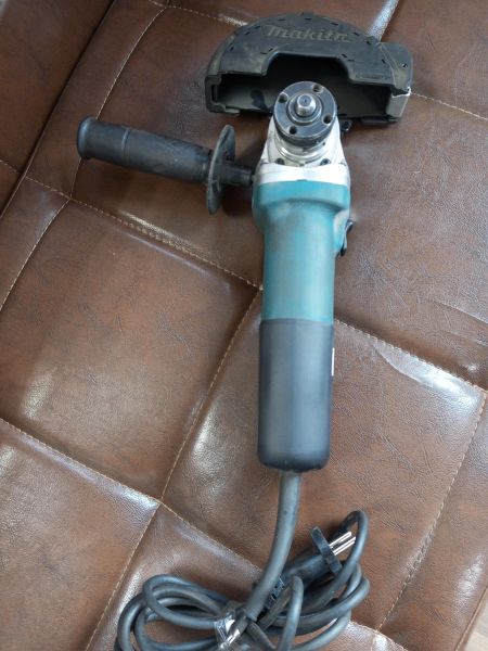 Купить Makita 9558HNR в Усолье-Сибирское за 2100 руб.