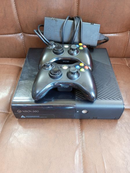 игровая приставка Microsoft Xbox 360 E 320GB (1538) в УсольеСибирское