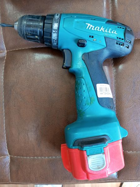 шуруповёрт аккумуляторный Makita 6271D с СЗУ в УсольеСибирское
