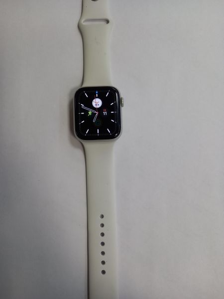 Купить Apple Watch Series 4 44mm (A1978) с СЗУ в Усолье-Сибирское за 4599 руб.