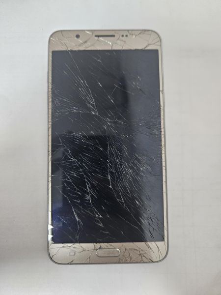 Купить Samsung Galaxy J7 2016 2/16GB (J710FN) Duos в Иркутск за 199 руб.