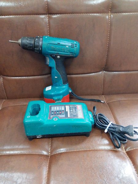 Купить Makita 6280D с СЗУ в Усолье-Сибирское за 1499 руб.