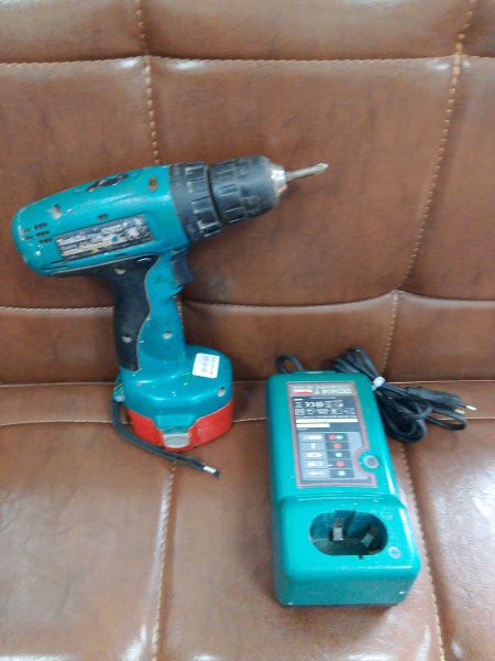 Купить Makita 6280D с СЗУ в Усолье-Сибирское за 1499 руб.