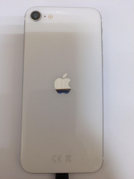Купить Apple iPhone SE 2nd gen. 2020 64GB в Улан-Удэ за 6600 руб.