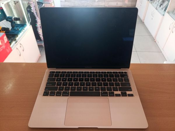 Купить Apple MacBook Air 13 2020 8/256GB (A2337) в Улан-Удэ за 34100 руб.