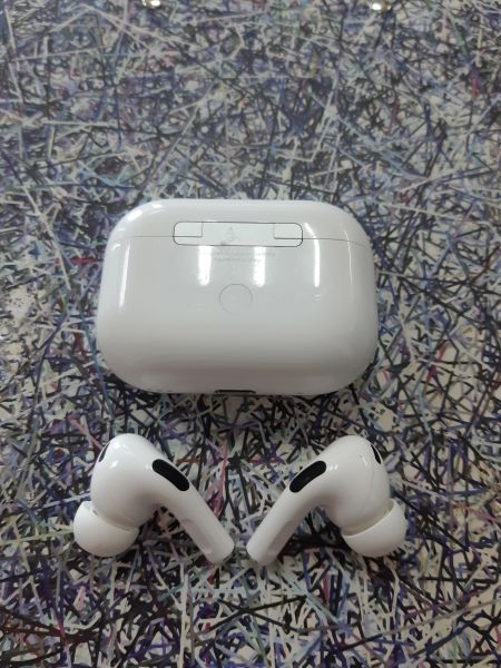 Купить Apple AirPods Pro 2 (A2931, A2698, A2699) в Улан-Удэ за 11999 руб.