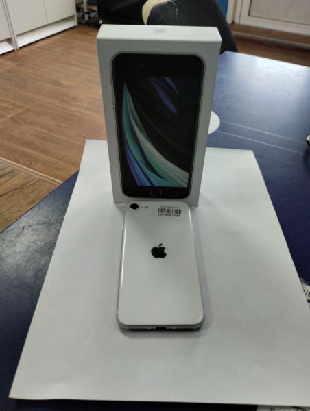 Купить Apple iPhone SE 2nd gen. 2020 128GB в Улан-Удэ за 7150 руб.