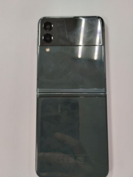 Купить Samsung Galaxy Z Flip 3 5G 8/256GB (F711B) в Улан-Удэ за 19000 руб.