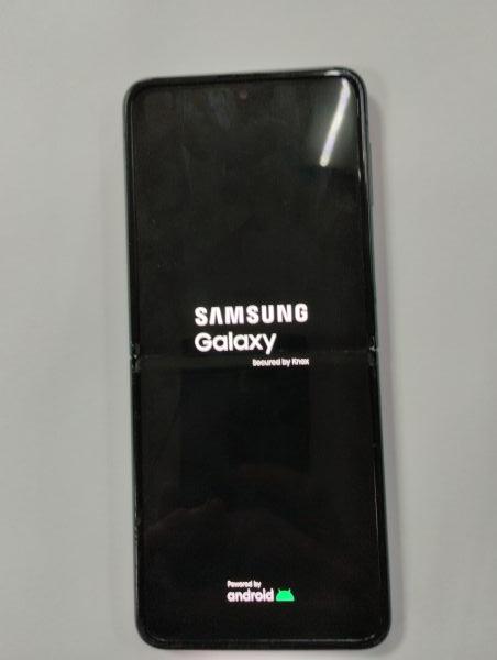 Купить Samsung Galaxy Z Flip 3 5G 8/256GB (F711B) в Улан-Удэ за 19000 руб.
