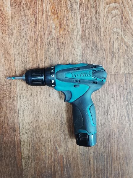 шуруповёрт аккумуляторный Makita DF330D с СЗУ в Улан-Удэ