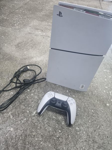 Купить Sony PlayStation 5 Slim 1TB (CFI-2000, с дисководом) в Зима за 33200 руб.