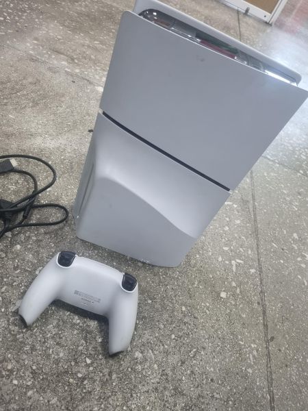 Купить Sony PlayStation 5 Slim 1TB (CFI-2000, с дисководом) в Зима за 33200 руб.