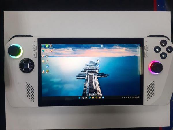 Купить ASUS ROG Ally (RC71L) 512GB в Зима за 37400 руб.