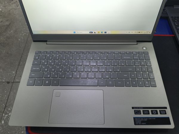 ноутбук DEXP Atlas A15-I5W404 в Зима