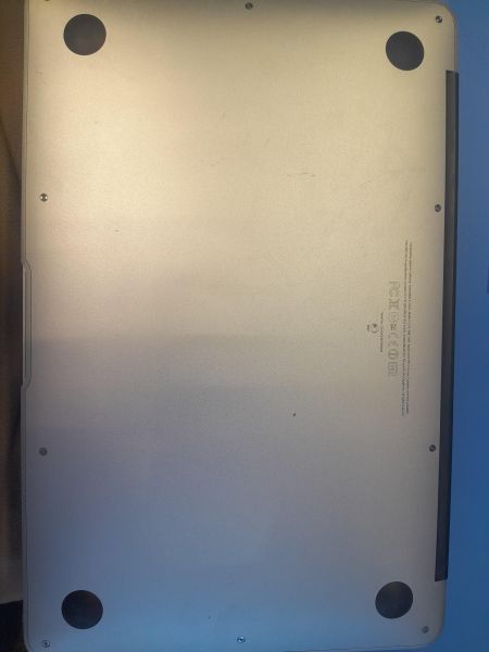 Купить Apple MacBook Air 11 Late 2010 (A1370) (2GB/128GB) в Иркутск за 9299 руб.