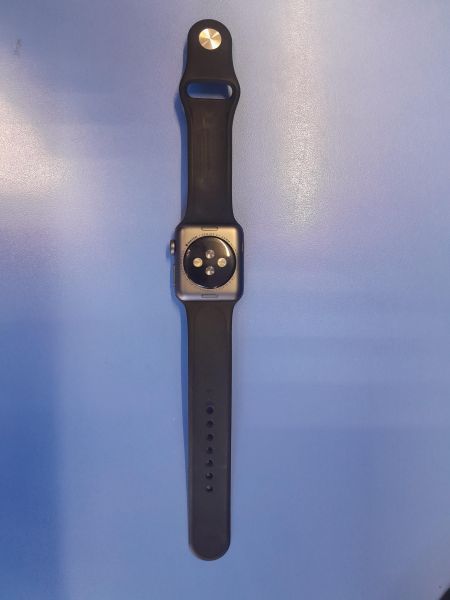 Купить Apple Watch Series 3 38mm (A1858) с СЗУ в Иркутск за 2000 руб.