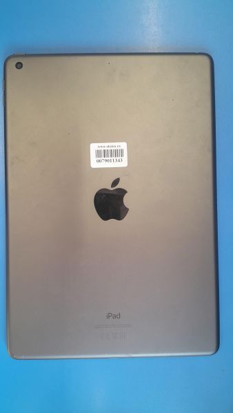 Купить Apple iPad 8 2020 32GB (A2270 MYL92/LA2/LC2) (без SIM) в Иркутск за 12000 руб.