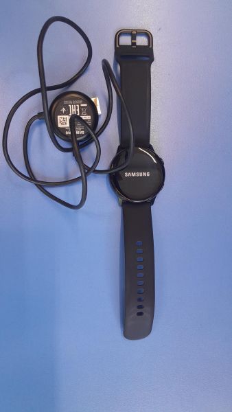 Купить Samsung Galaxy Watch Active (SM-R500) с СЗУ в Иркутск за 1600 руб.