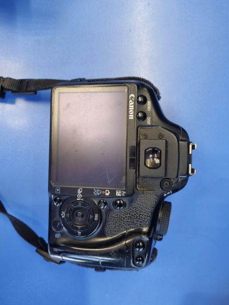 Купить Canon EOS 500D body (DS126231) с СЗУ в Иркутск за 5300 руб.