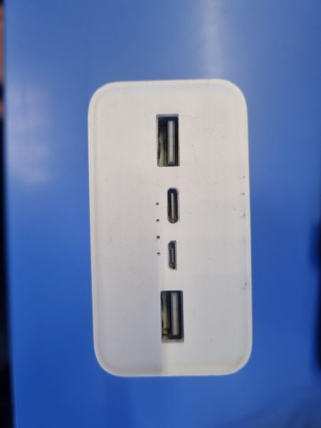 Купить Xiaomi Mi Power Bank 3 (PB3018ZM) (30000 mAh) в Иркутск за 1700 руб.